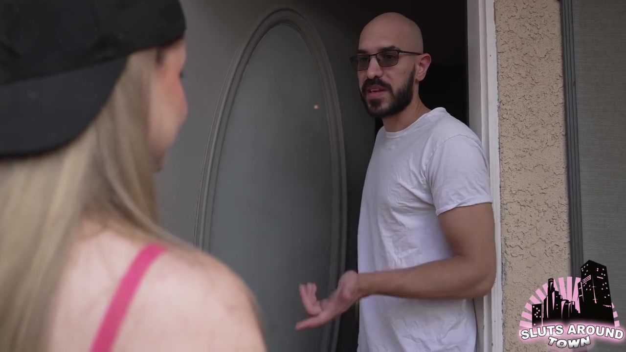 Harlow West - She Makes A Move On The Guy Shes Been Watching