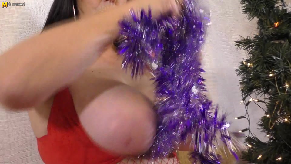 Huge Breasted Lulu Gives Us The Best Christmas Wish Ever - MatureNL