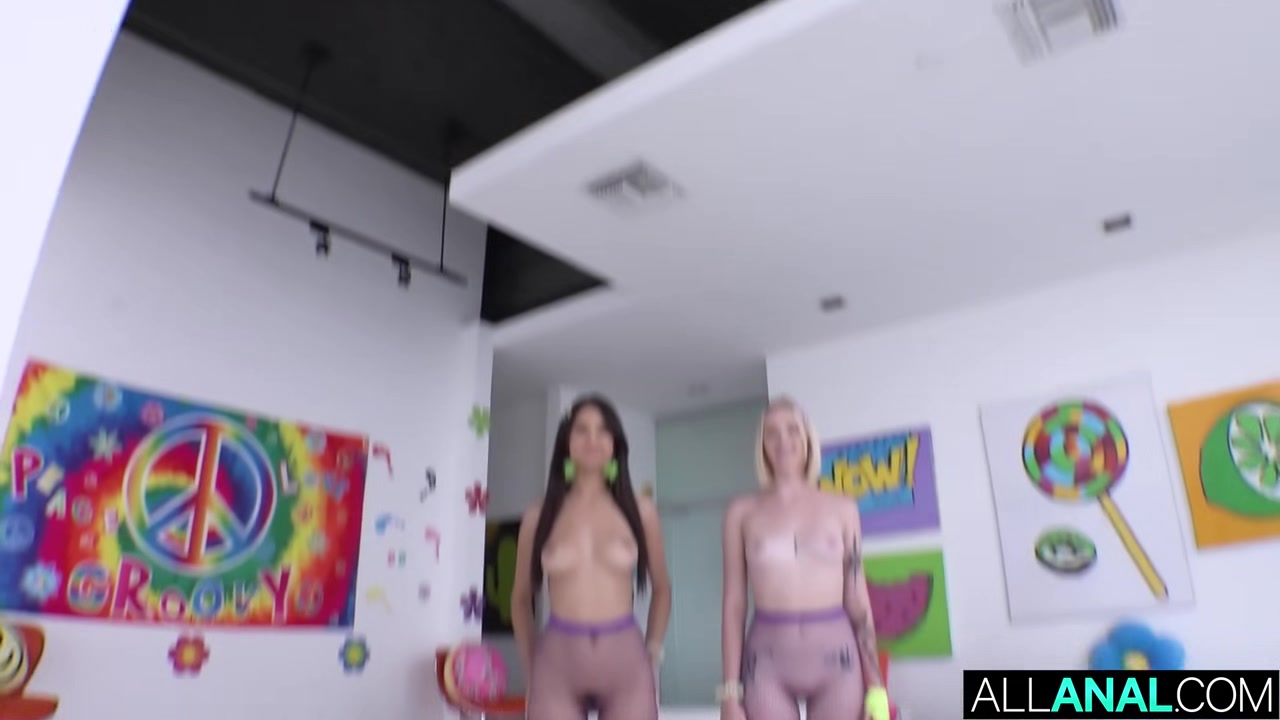 Eliza Marilyn Sharing A Dick Up Their Asses