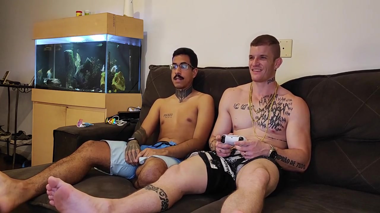 Bee F In Dei Em Cima Do Meu Amigo Hetero Q Veio Jogar Video Game Em Casa Parte 1 10 Min