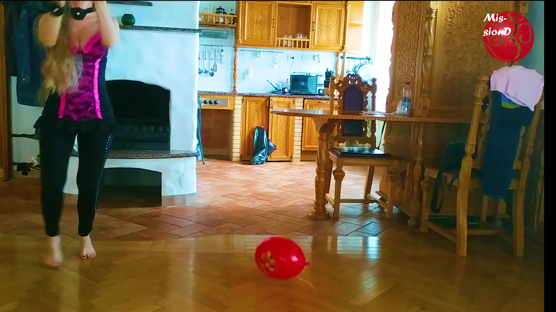 Foot Model With Balloons - Sex Movies Featuring Findom Goaldigger