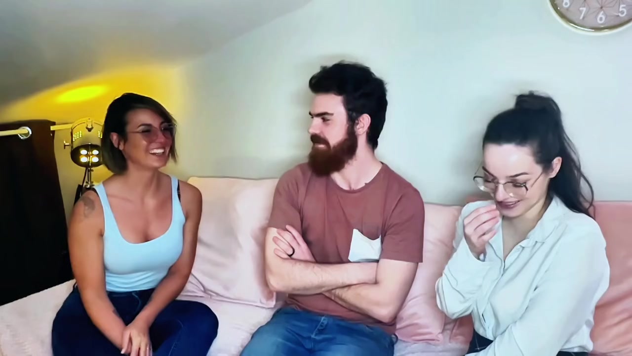 Two wolves at the service of the beautiful Camila, 21 years old! - Jacquie et Michel TV