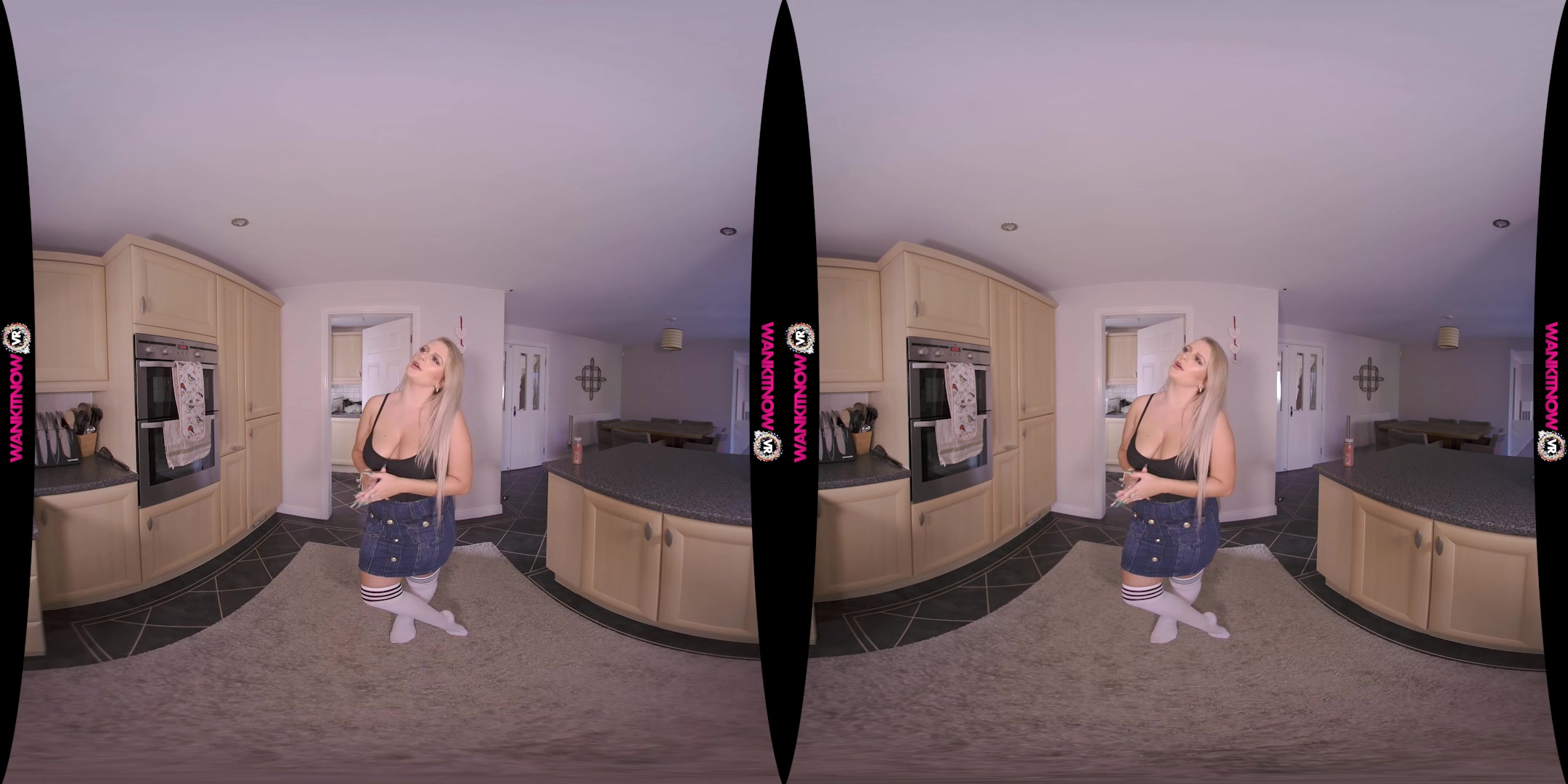 Risky Business featuring Dolly - WankitNowVR