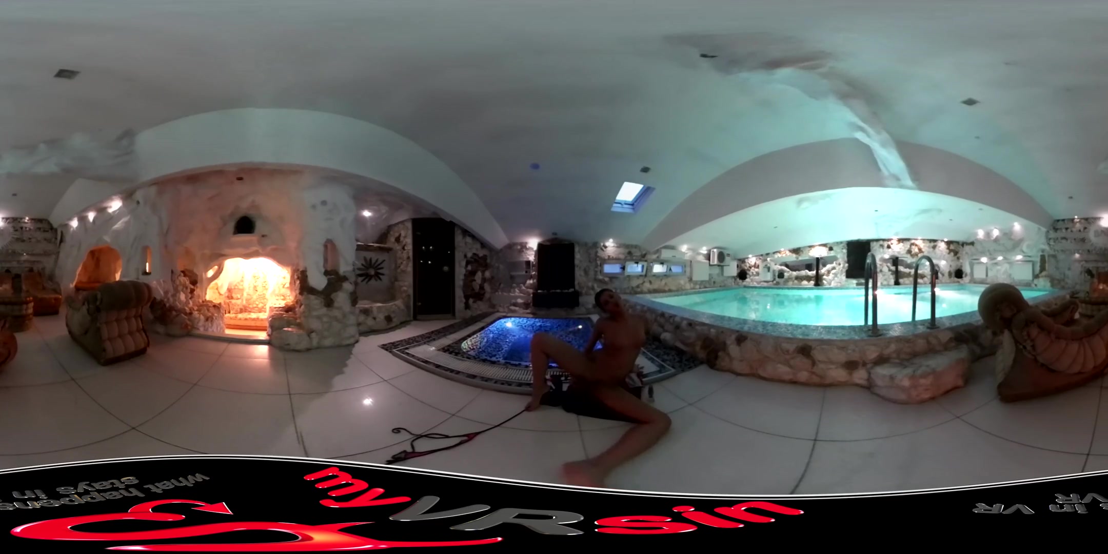 Coco De Mal in Hot Tub - myVRsin
