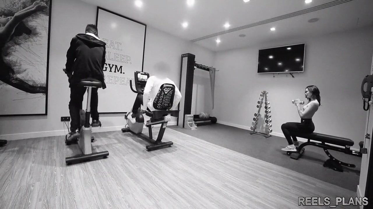 The Young Frenchwoman Fucked Hard By 2 Strangers She Met In The Gym!!!