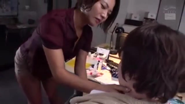 04963,A woman in serious agony