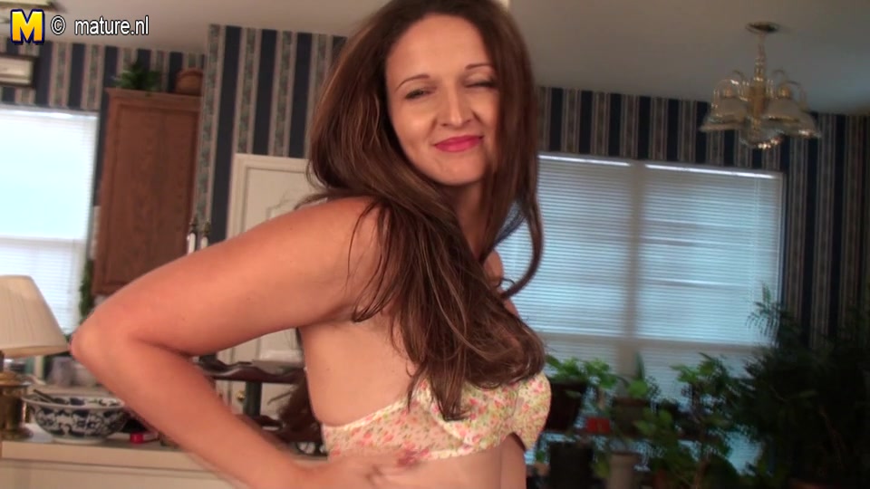 Naughty American Housewife Playing With Her Shaved Pussy - MatureNL
