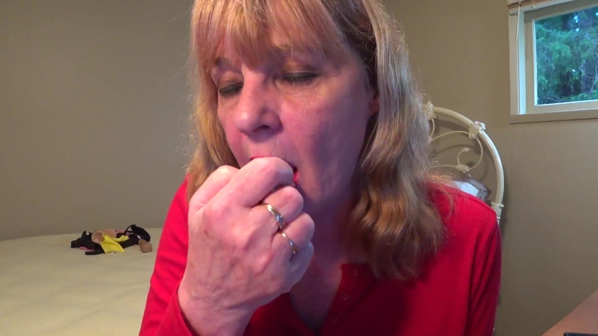 Sexy Mouth Tour With Red Hot Lips - TacAmateurs