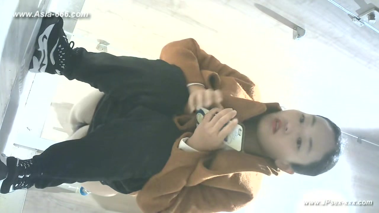 chinese girls go to toilet.322