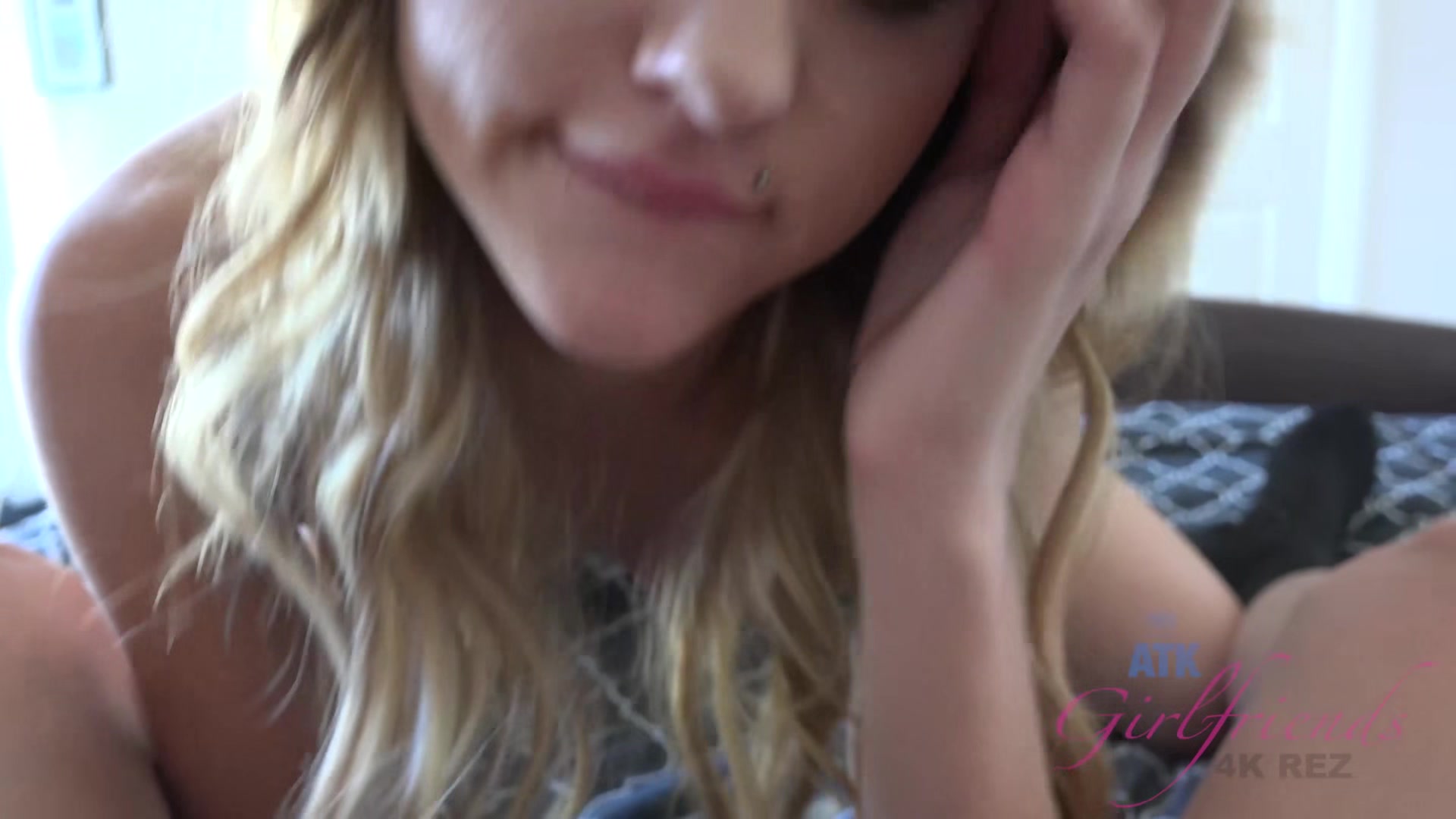 Virtual Amazing Handjob,Blowjob, Footjob With Scarlett Fever 1/1