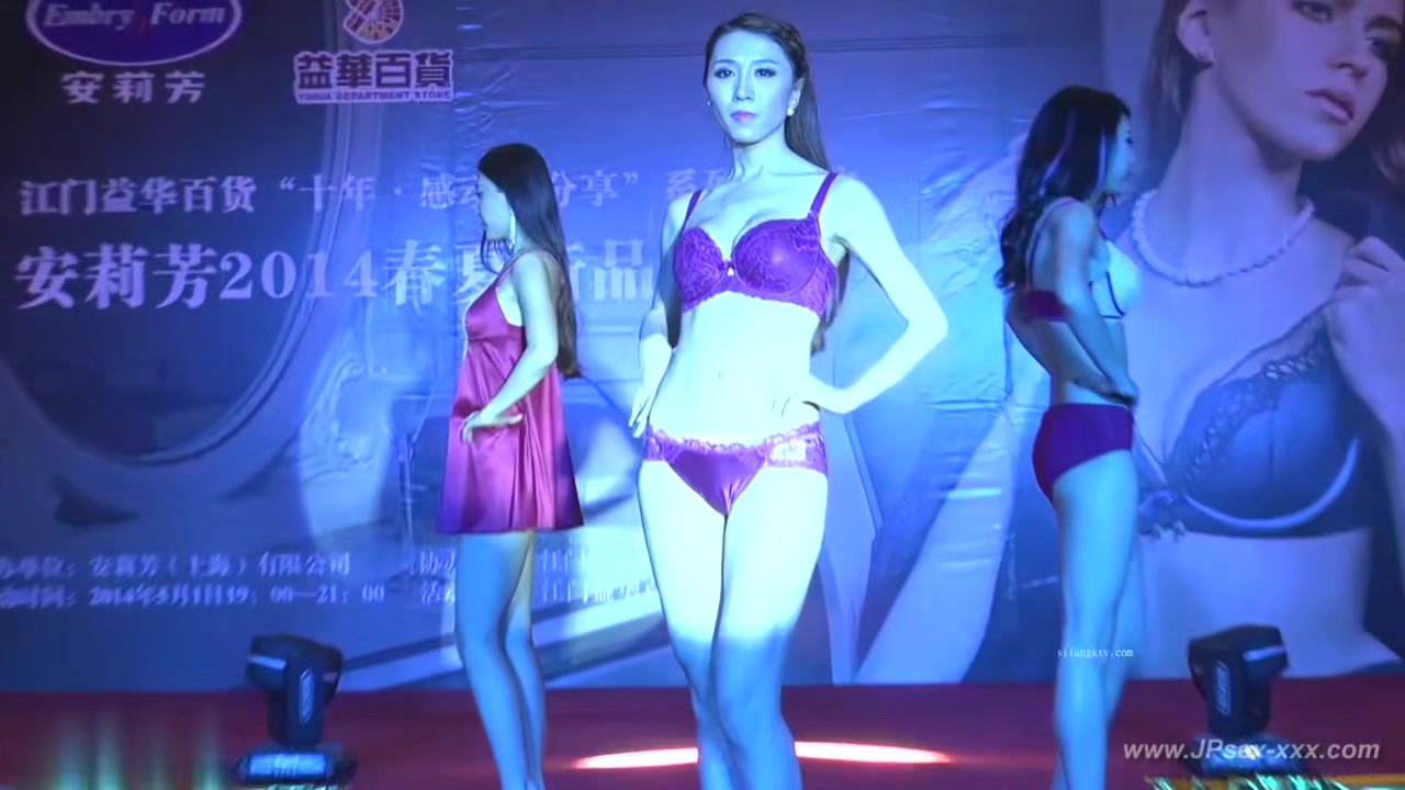 Chinese model in sexy lingerie show.16