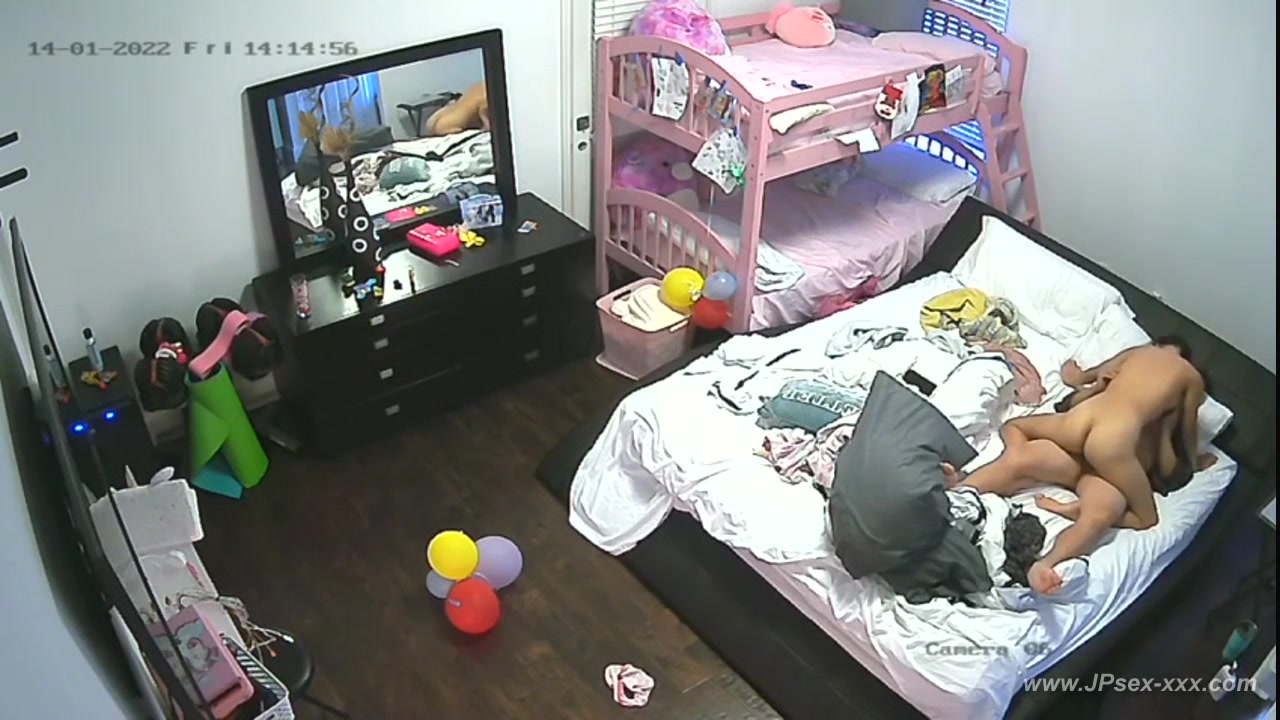 Hackers use the camera to remote monitoring of a lover's home life.599