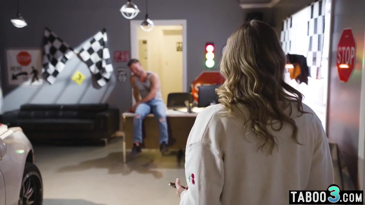Blonde Banged Hard By A Hot Mechanic - Anna Claire Clouds