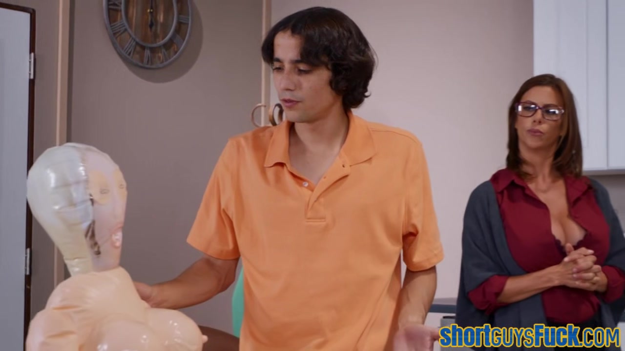 Short guy titfucking bigtitted cockhungry MILF in kitchen
