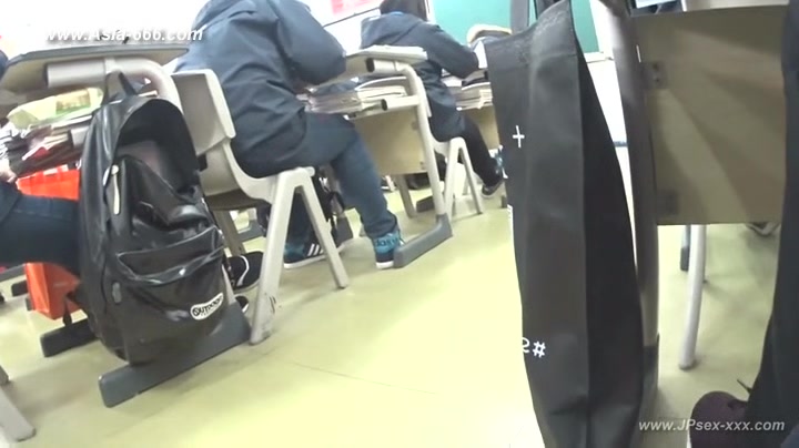 chinese girls go to toilet.97