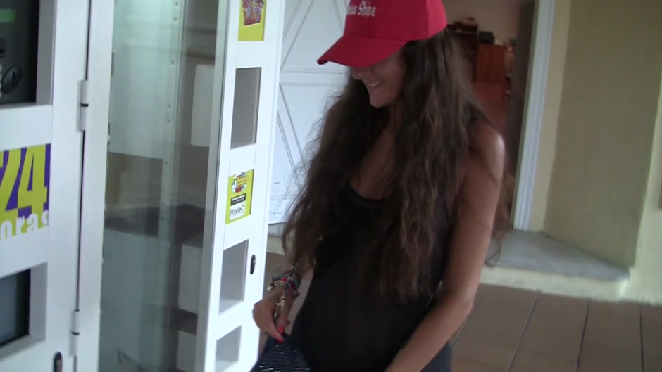 Agnessa in a guy got his amateur dick sucked by gorgeous gal