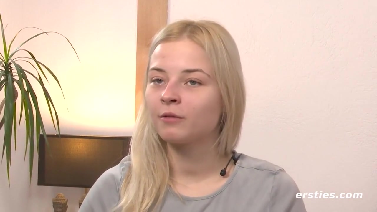 Cute Babe Prepares To Masturbate With Her Toy