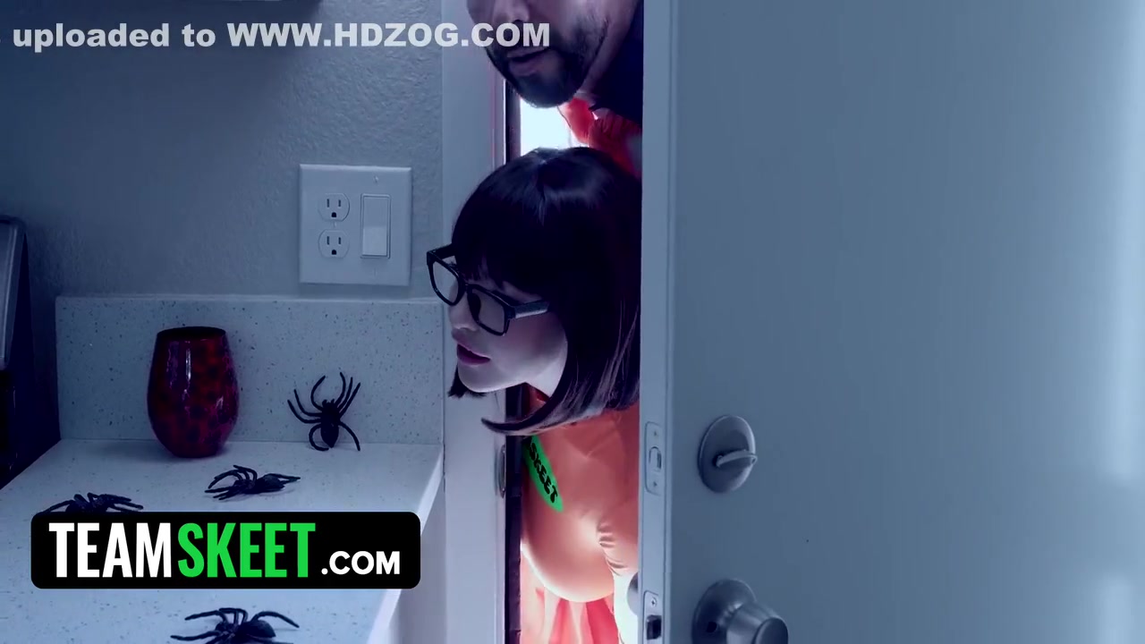 Jinkies! Velma & Fred Are Trying To Solve A Mystery In A Creepy House But They Fuck Instead With Will Pounder And Rissa May