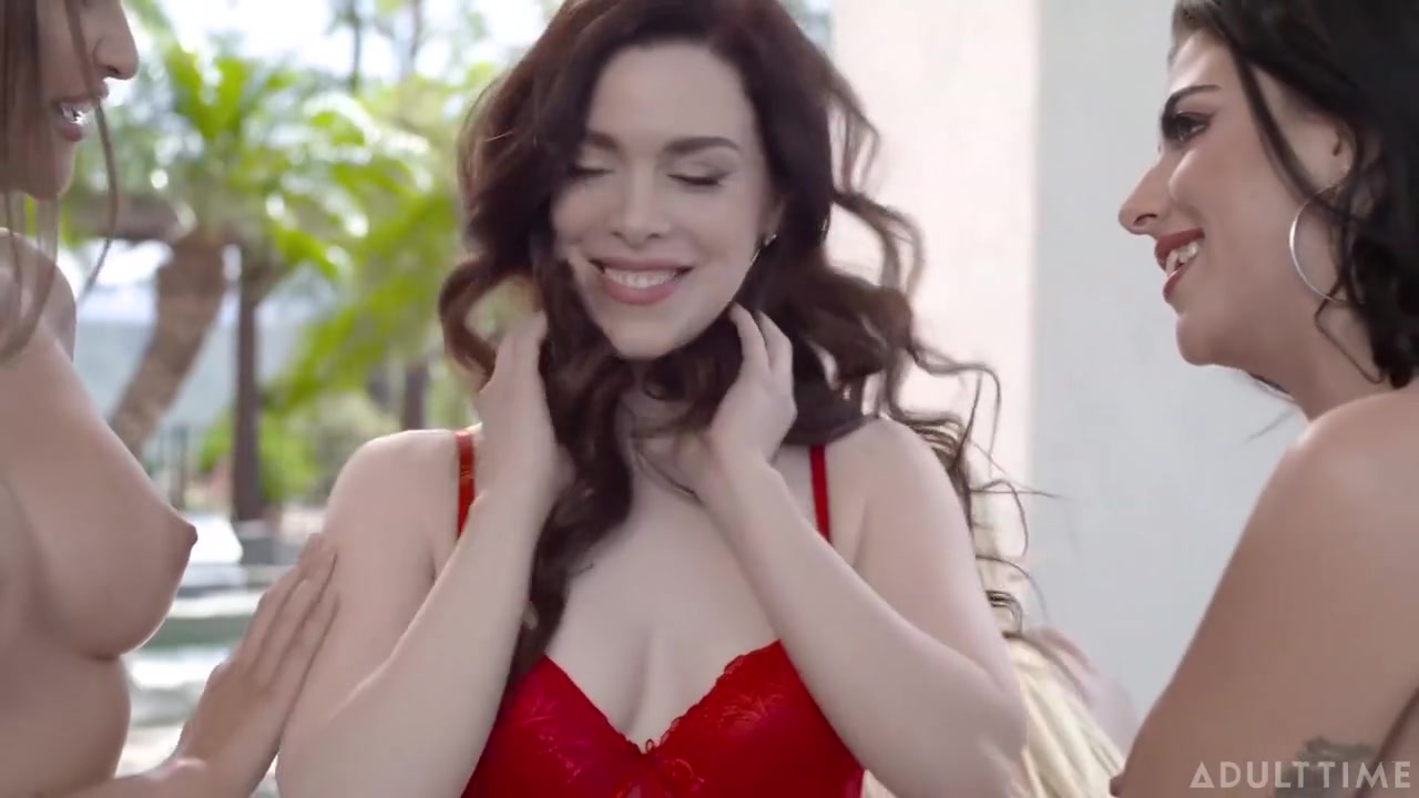 Nicole Gizelle And Having Lesbian Sex With Blake Blossom And Gal Ritchie