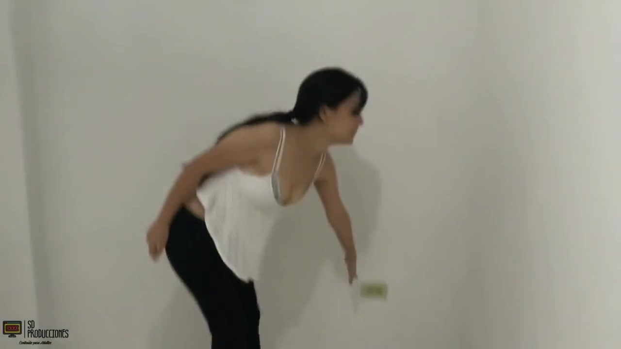 Vecina Desesperada Me Da Su Una Buena Mamada Cuando Voy A Pedirle Una Herramienta