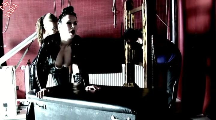Latex Pranger
