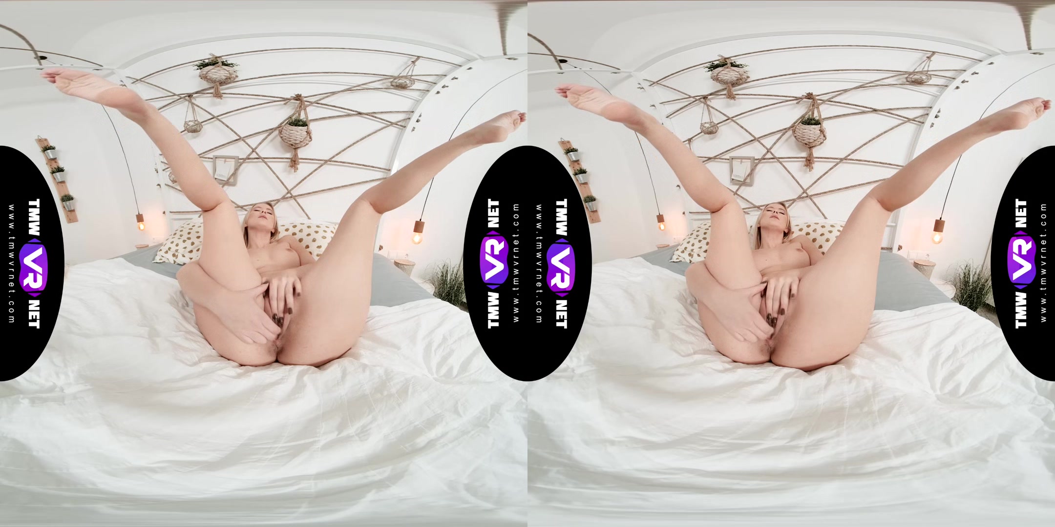 Teasing solo action in bed