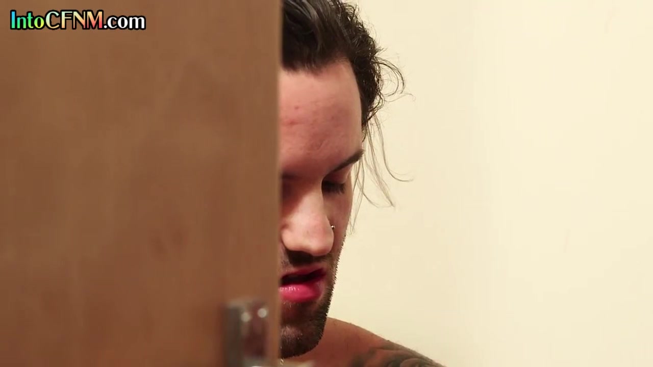 CFNM British MILF with tattoos gives toilet HJ to lucky man