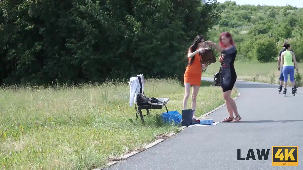 LAW4k. Babe sells something in park but gets arrested and nailed