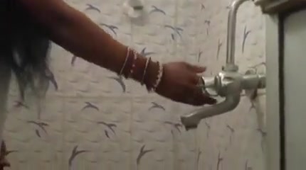 Desi horny housewife bathing with devar