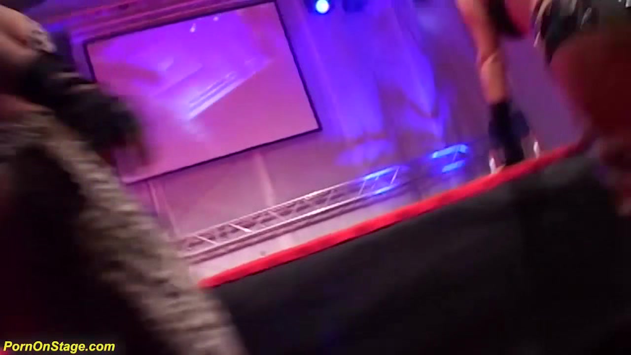 flexi cowgirl milfs on public stage