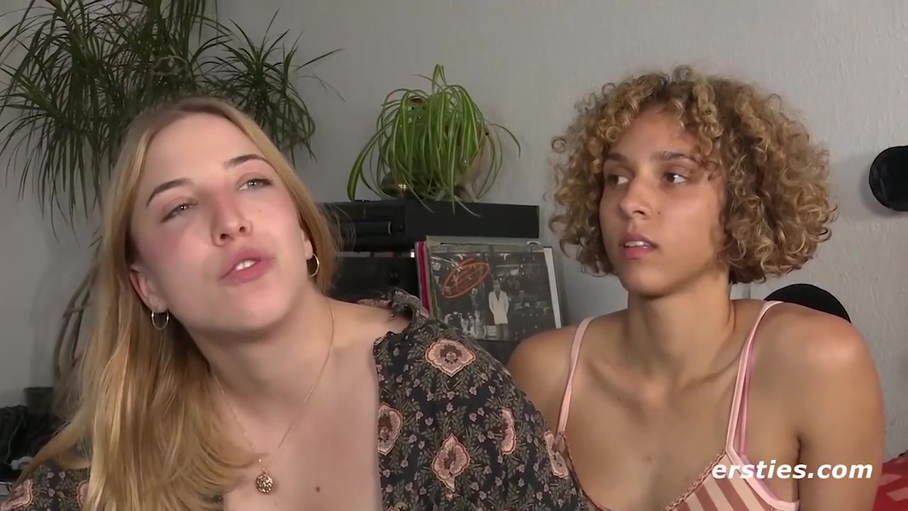 Geile Blondine Aus Suddeutschland Wird Ganz Schon Von Freundin Verwohnt