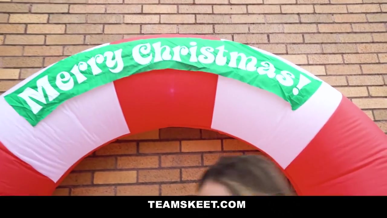 Free Premium Video Big Booty Latina Twerks & Fucked For Holidays X Exclusive With Kelsi Monroe