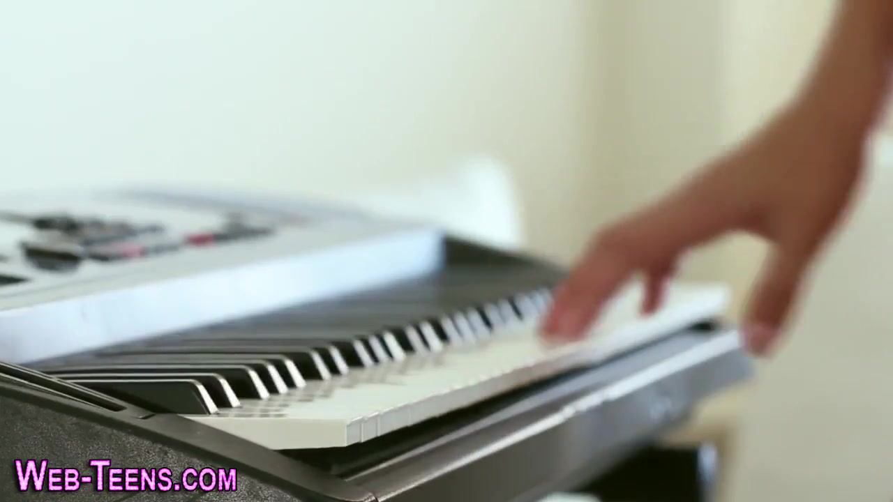 Blonde teen 18+ Masturbating