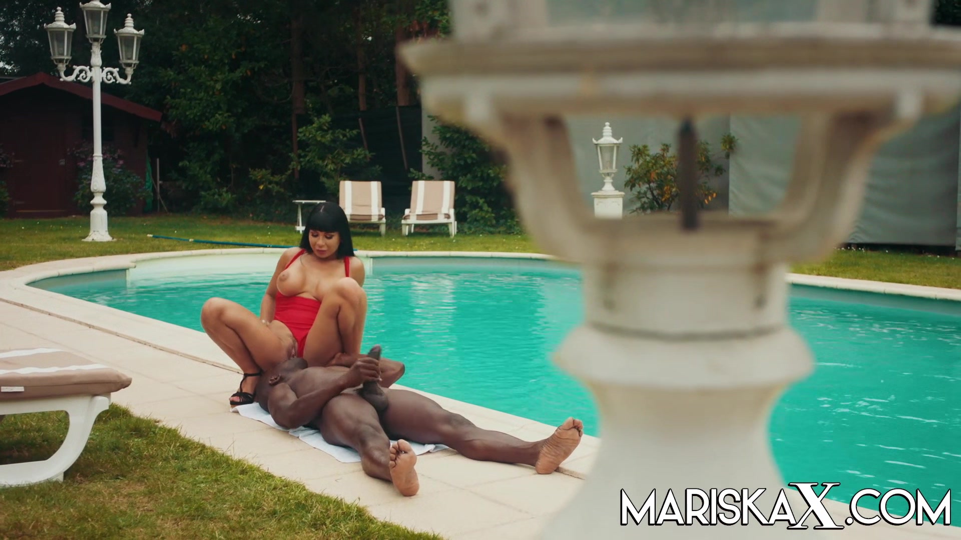 MARISKAX Valentina Ricci ass fucked by the pool guy