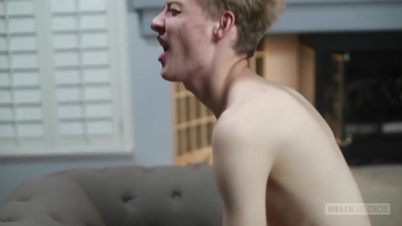 Big Dee Tiny Ezra Tanner Moans As He Takes Spikey Dees King Sized Cock