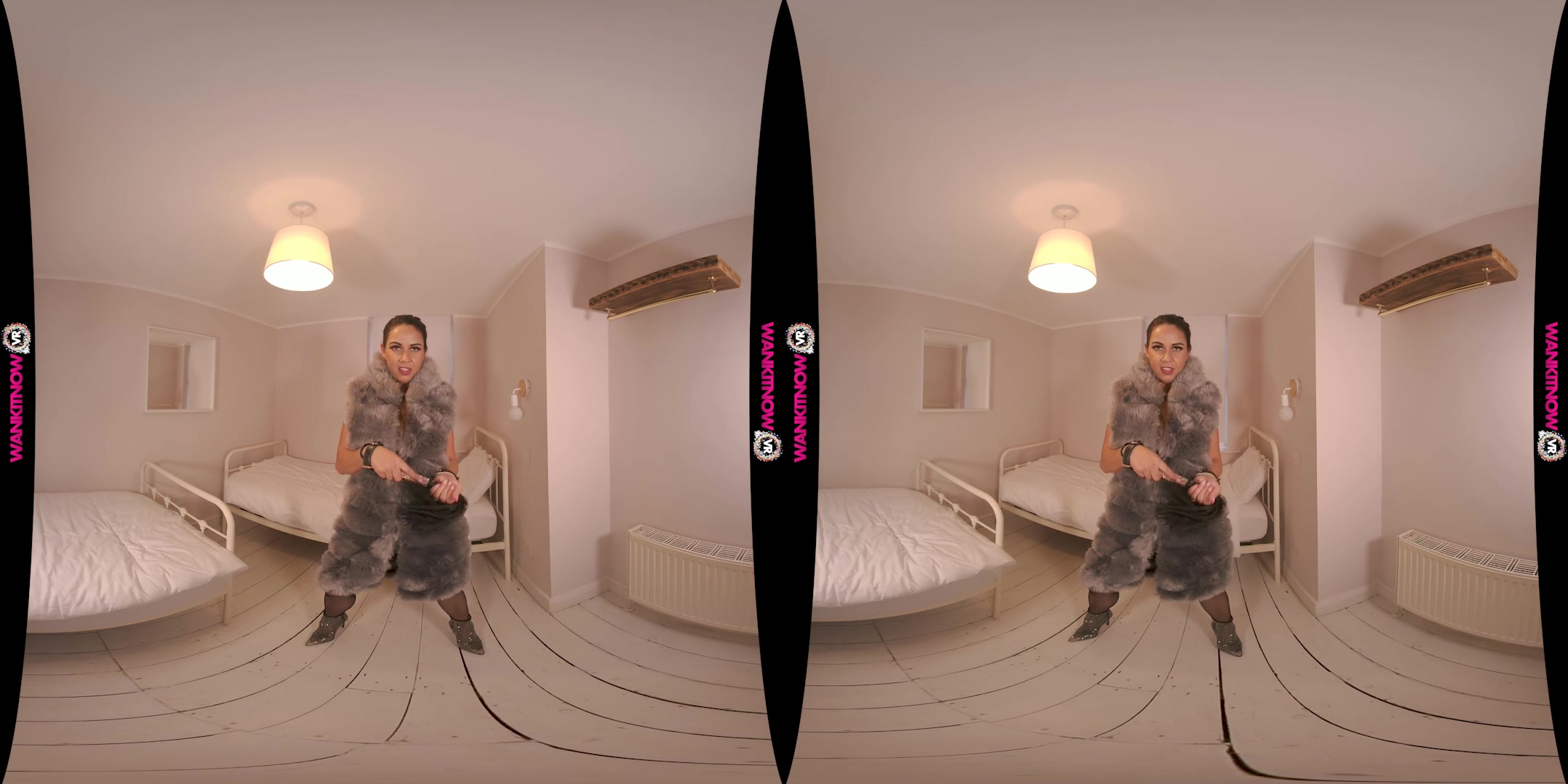 Get Naked featuring Roxxy Lea - WankitNowVR
