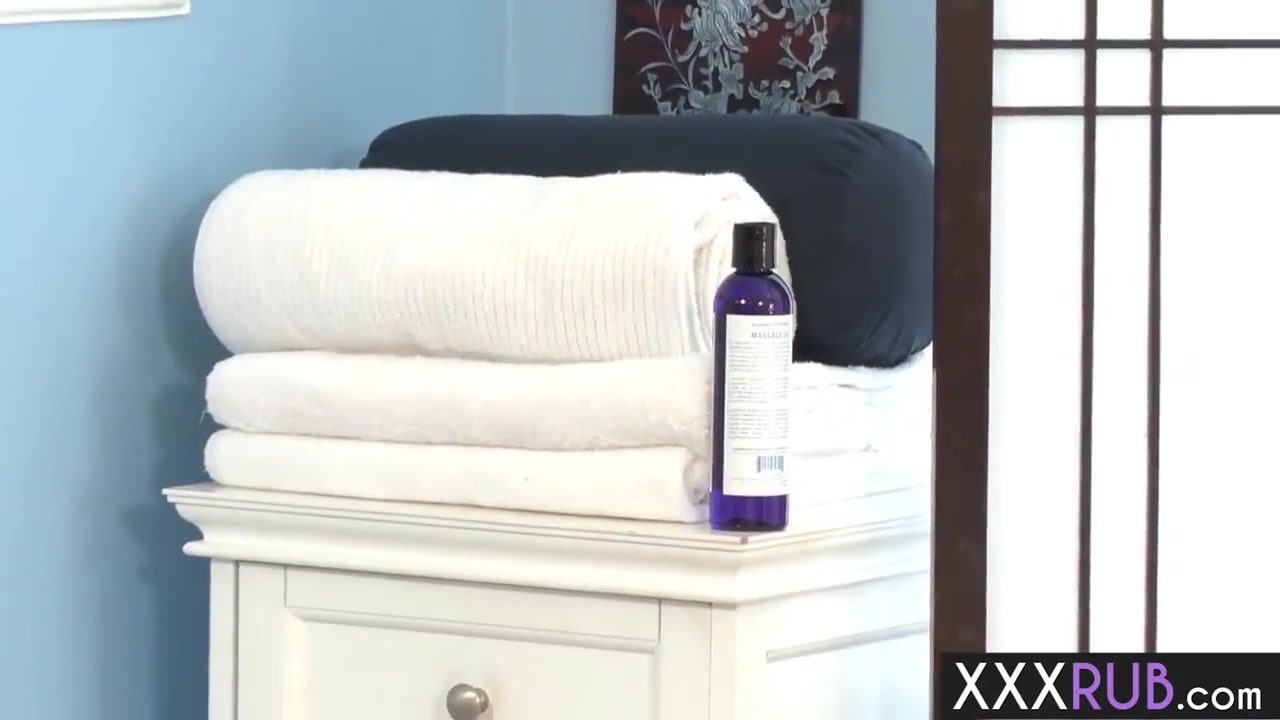 Sapphire Kiss - Horny Black teen 18+ Sucked Big White Dick After She Massaged It