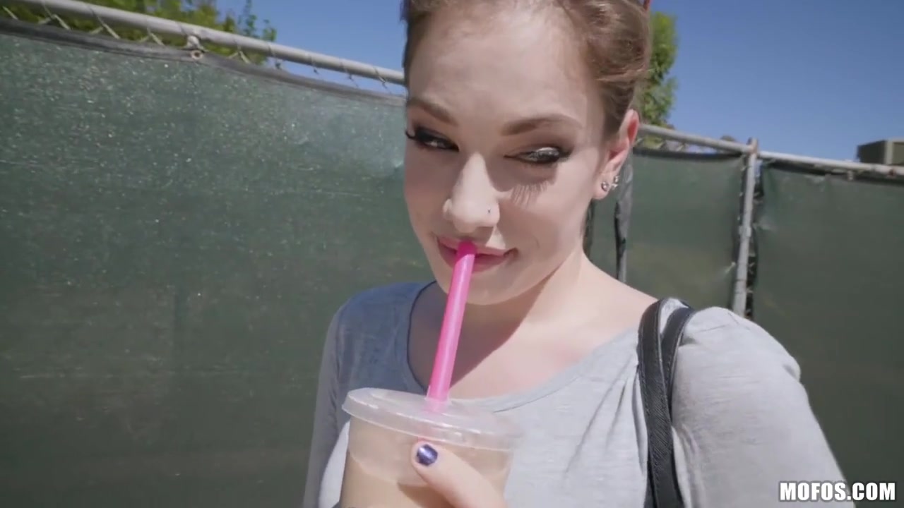 Cocky Stud Fucks Beautiful Young Girl Outdoors - Bobbi Dylan And Duncan Saint