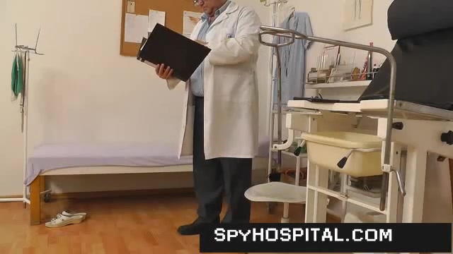 A in gyno exam clinic
