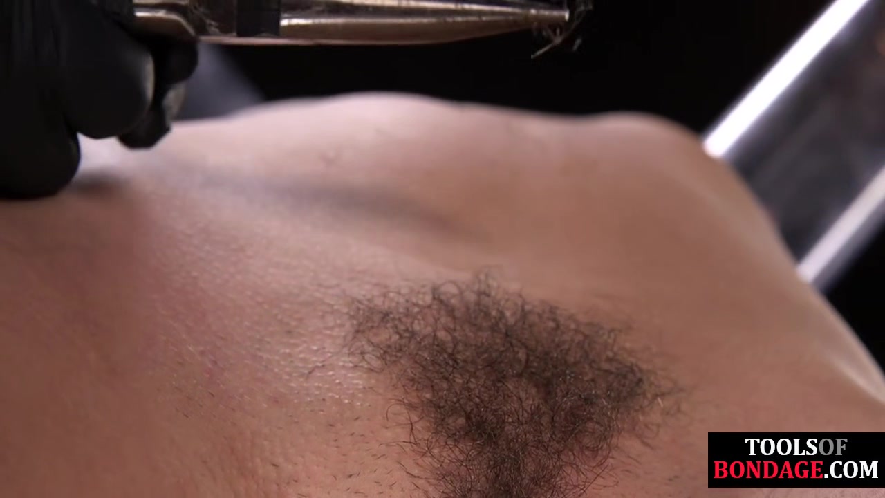 Sub with tits vacuum suffers in pulling hairs off her muff