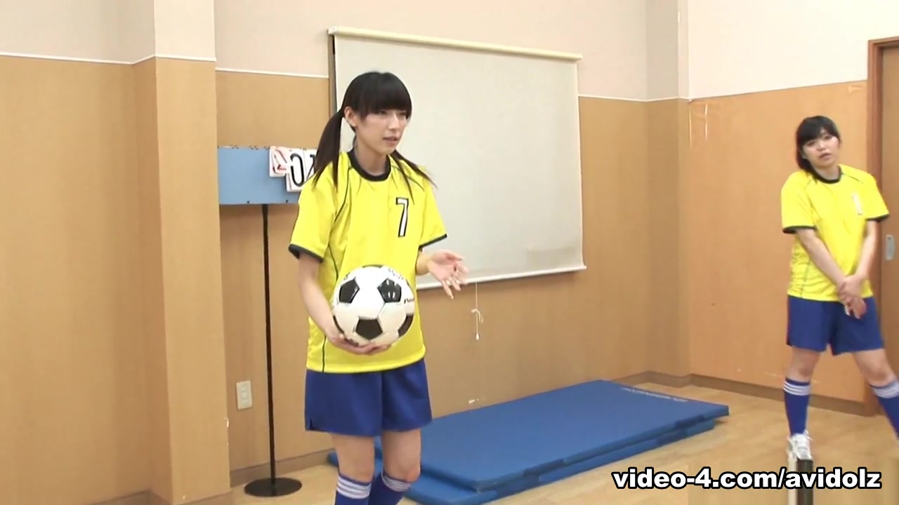New trainer brings order to his sexy soccer team - AviDolz