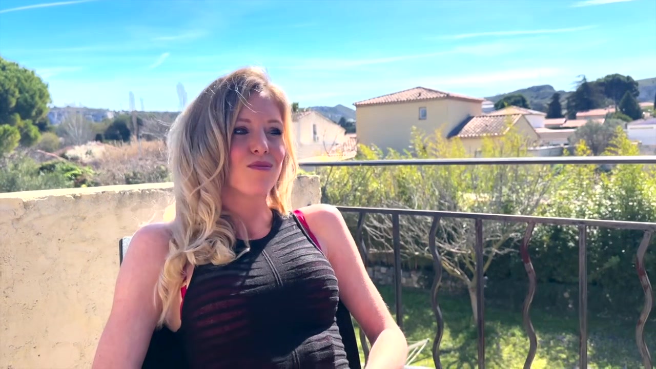 Victoria, from dominant to submissive - Jacquie et Michel TV