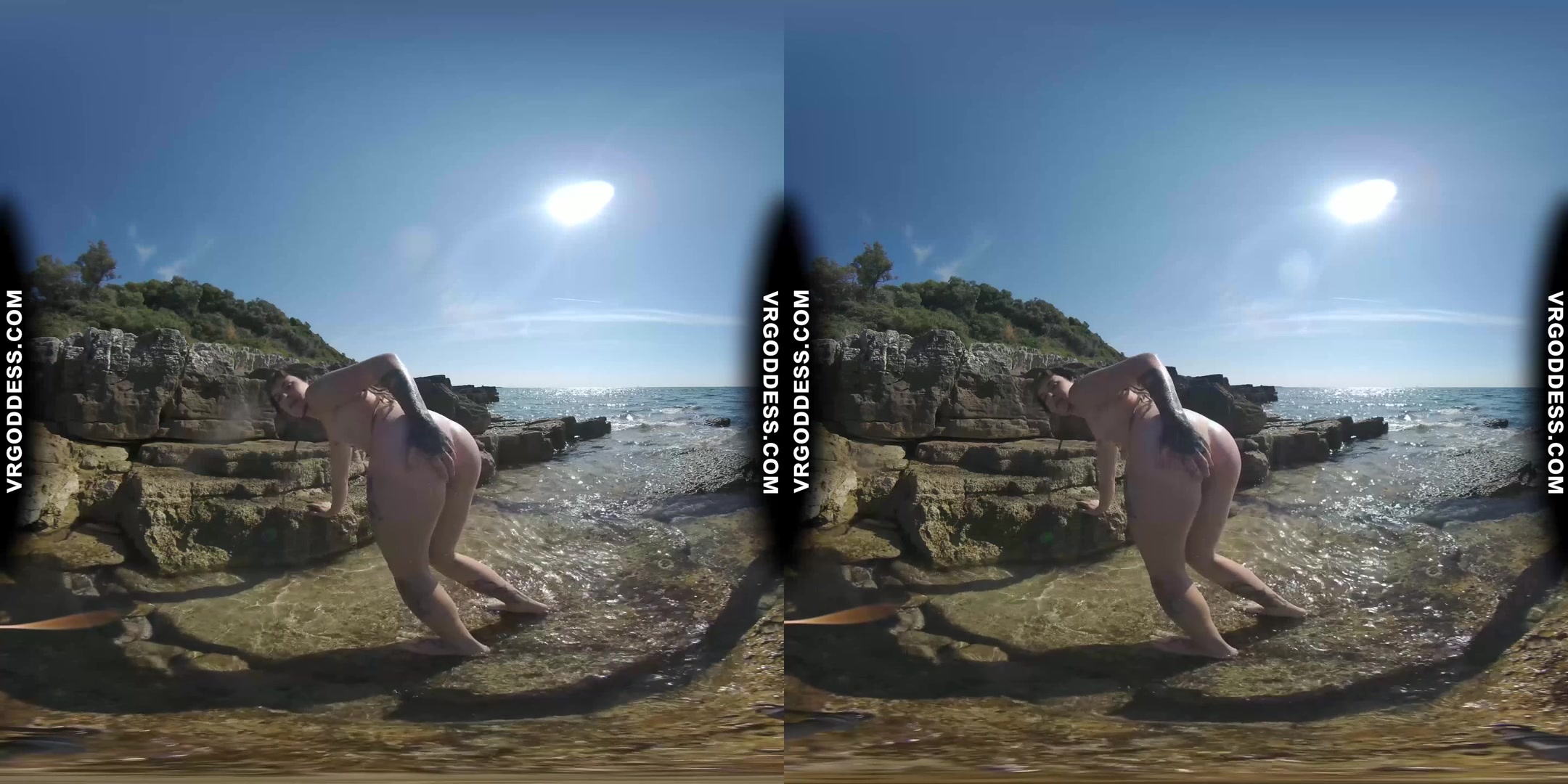 Tattooed Brille Skinny Dipping In The Ocean While On Vacation Jilling