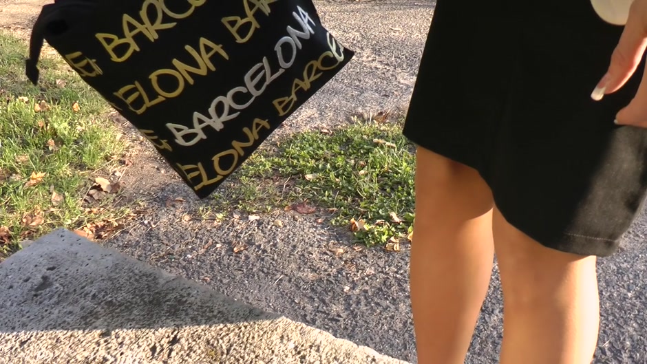 Hot chick gets her twat fucked in the outdoors