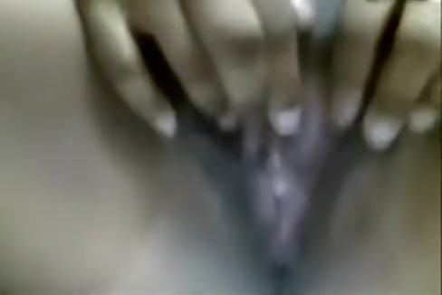 Indian amateur hottie plays with her lovely wet crack