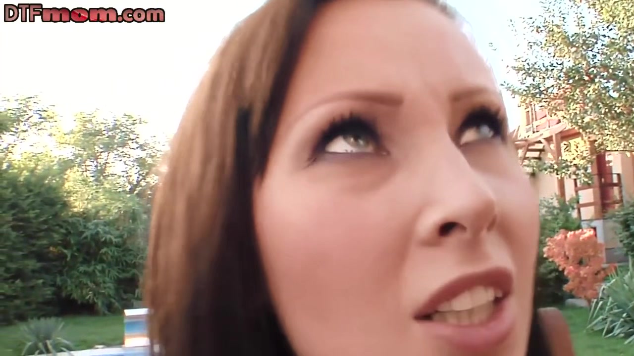 MILF bitch loves fucking in doggystyle after blowing dick