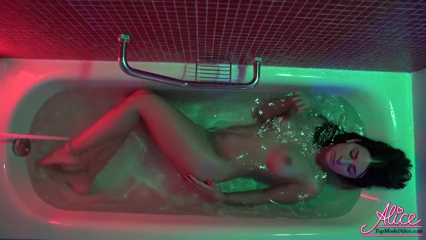 Hot Amateur Solo In The Bathroom - Soft