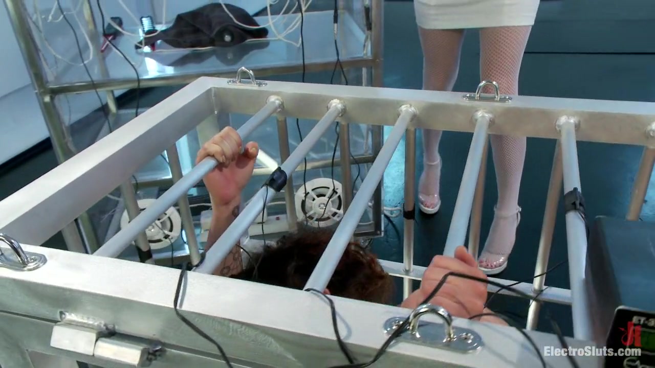 Audrey Hollander and Mz Berlin Get Worshipped, Electrosluts Style!