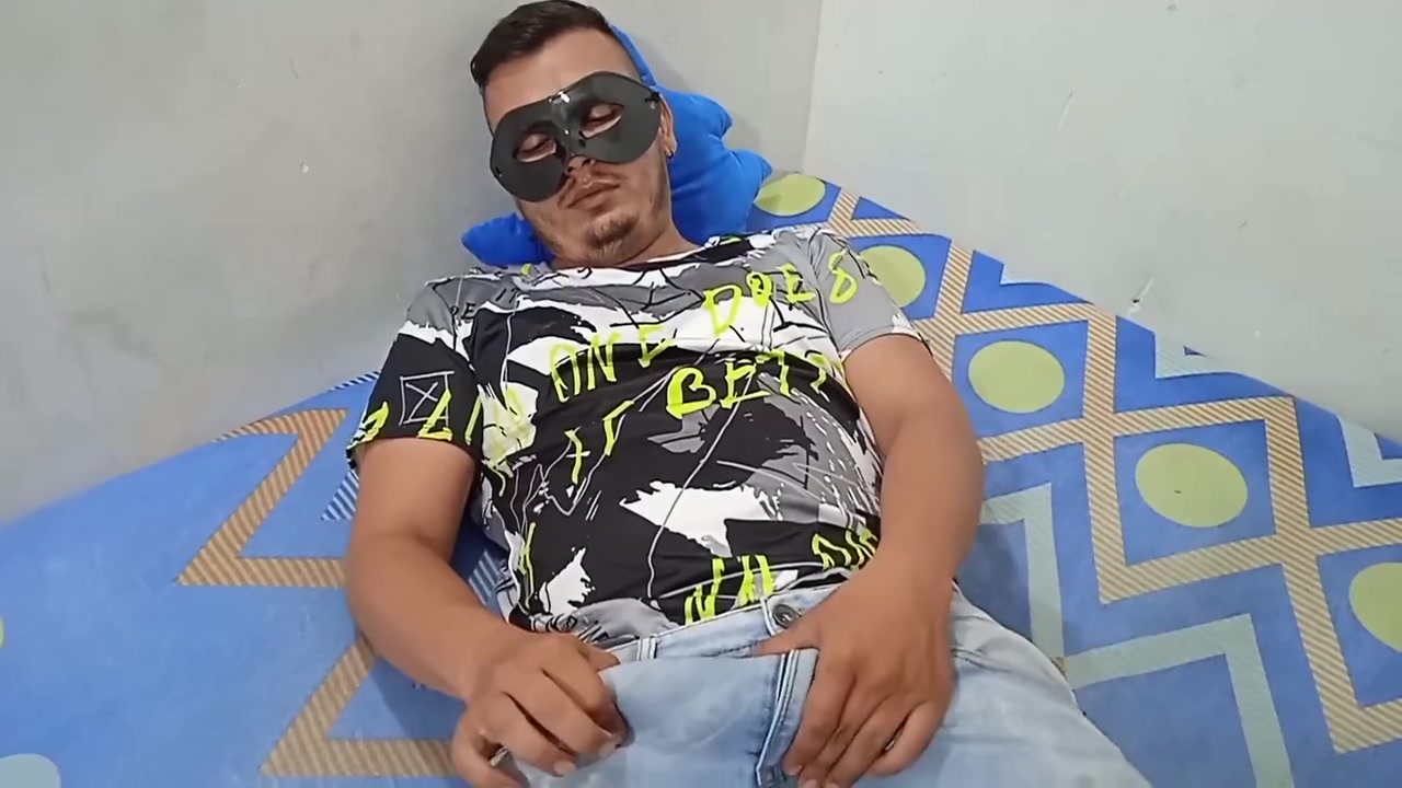 I Masturbate While Being Filmed For Fun
