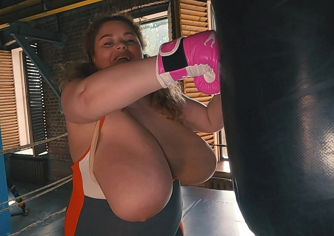Boxing and My Boobs Fall Out - RealAnnaKatz